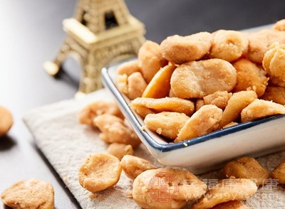 蚕豆是一种常见的豆类食品，在中国传统医学中，蚕豆被认为具有补肾的作用