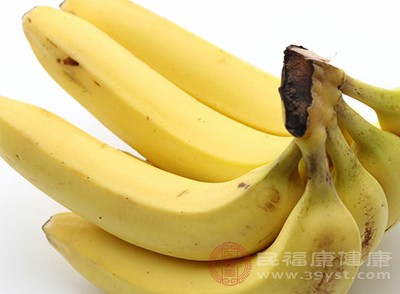 香蕉中还含有丰富的维生素B6，每100克香蕉中含有约0.3毫克的维生素B6