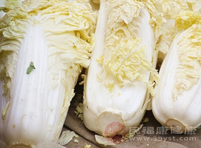 清炒白菜能够保留白菜的原汁原味，同时能够大限度地保留白菜中的营养成分