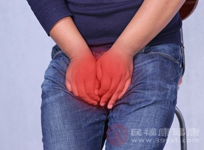 前列腺炎是男性常见的疾病之一，亲密生活时，会刺激到周围的组织和器官，引起小腹疼痛和不适症状