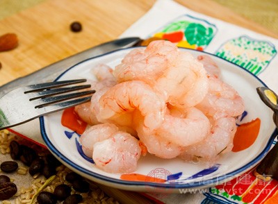 盐腌保存是一种传统的保存鲜虾的方法