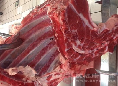 羊肉是一种富含蛋白质、脂肪和膳食纤维的肉类食物