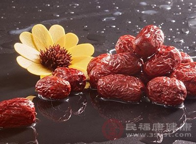 红枣是一种具有补气养血、安神助眠功效的食材