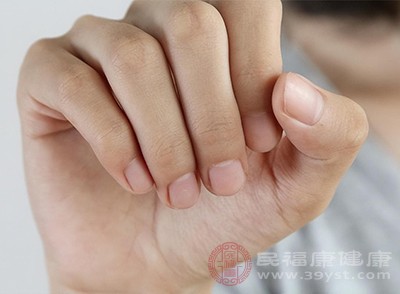 指甲发黑是肾虚的表现之一