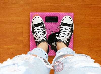 体重过重或者过轻都可能对身体健康产生不良影响