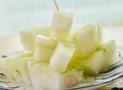 冬瓜作为低钠高钾的食物代表，有益于调节体内水分与电解质平衡