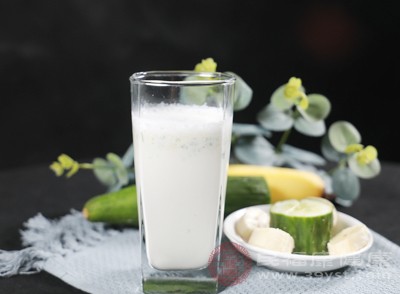 对于大多数能正常消化乳糖的人来说，牛奶不会引发任何消化不适