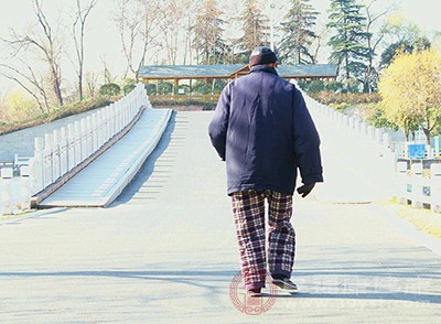 在盲目进行之下，可能会对骨骼、呼吸系统以及血压等方面，形成不必要的损伤