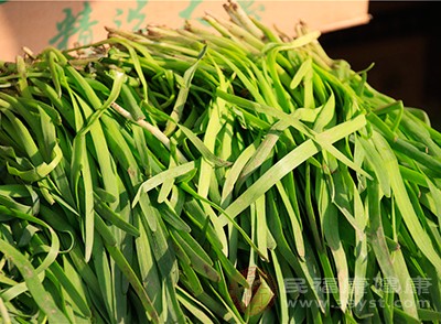 如果屁味特別重，帶有某些食物特點(diǎn)，比如說(shuō)韭菜、蘿卜、洋蔥等怪味，說(shuō)明你的飲食要調(diào)整，以后應(yīng)少吃重口味的食物