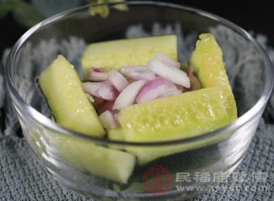 黄瓜，清脆爽口，是夏日解暑的优选，同样适用于缓解口干、口苦和便秘