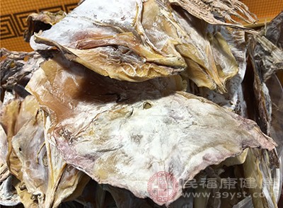 生活中很多飲食都屬于高嘌呤的食物，例如肥肉、動物內(nèi)臟、海鮮等等，少吃一點影響不大，但如果攝入太多，就會導(dǎo)致尿酸值升高