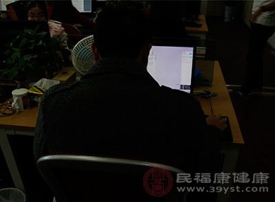 如果你经常熬夜、睡懒觉、开灯睡觉，这些无形中都会促使血糖上升，从而导致糖尿病发生