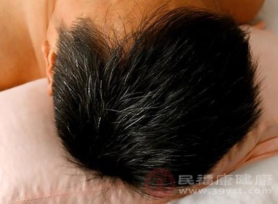 秃顶长出黑发，是清水洗头的功劳