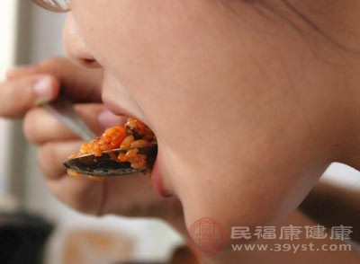 《中国居民膳食指南》建议，健康的饮食是需要清淡一点的