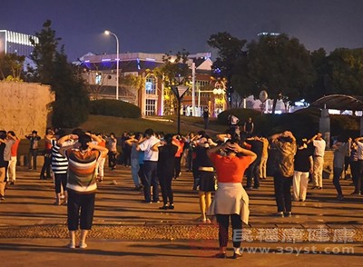 中老年人想要身体健康不是一件坏事，适当的运动有利于身体健康没错的