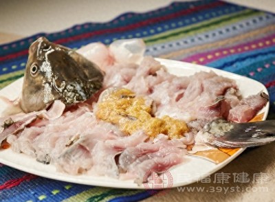 尽量选择优质蛋白，如：豆制品、鱼肉、鸡蛋等食物