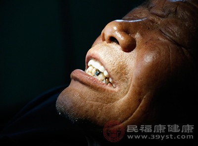 口腔方面的检查，中国人会忽视口腔方面的问题，也很少做口腔相关的检查