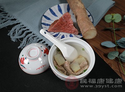 还有一种就是汤料包熬出来的汤，现在市面上有各种汤料包，比如排骨汤料包、牛肉汤料包、羊肉汤料包等