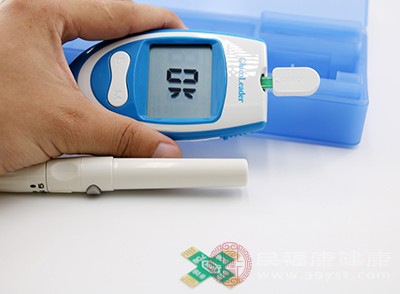 测量血糖选择哪个手指更准确 测量血糖的细节 早点知道为好
