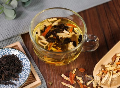 不管是陈皮红枣茶的养血安神，还是其他茶饮的综合调理作用，都能够帮助身心达到一种平衡状态