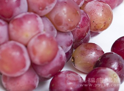因为葡萄中含有的花青素对缓解炎症具有显著的作用