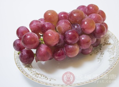 脾胃虚的人好也不要吃葡萄，因为葡萄是属于性寒之物