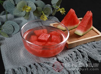 夏日炎炎，一块冰镇西瓜无疑是受欢迎的解暑佳品