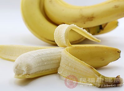 而之所以我们会觉得香蕉有通便的作用是因为香蕉可以帮助我们的肠道加速蠕动