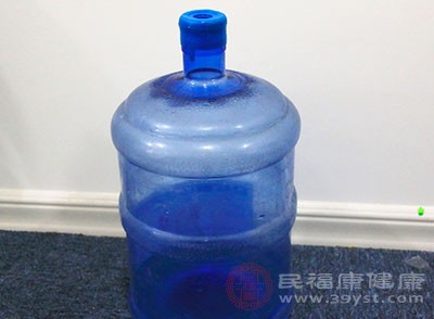 桶装水一般是纯净水，就是不含杂质的水