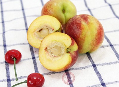 桃子养人 杏子伤人 为何这样说 爱吃水果的看看吧