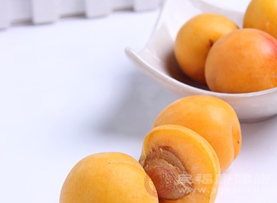 桃子养人 杏子伤人 为何这样说 爱吃水果的看看吧