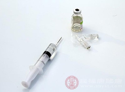 使用胰島素治療糖尿病會使人體產生依賴，甚至有無法忽視的副作用