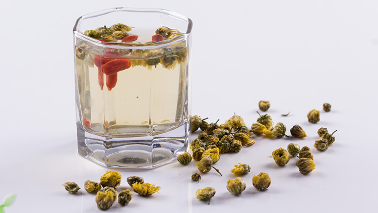 菊花枸杞子泡水喝的功效有哪些