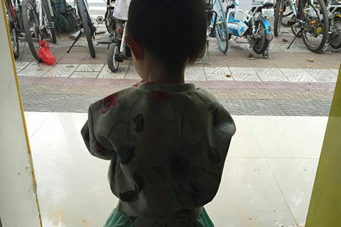 佝偻病治疗的原则就是越早发现，越早治疗效果越好。