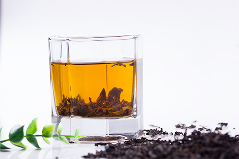 安化黑茶属于后发酵茶，也是六大基本茶类之一