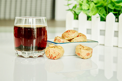 普洱茶可以分为生普洱茶和熟普洱茶两种类型