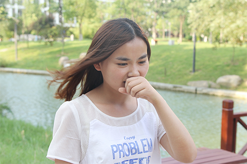 呼吸道被支原体感染的患者会出现咳嗽、头痛、发烧、呼吸困难、哮鸣音等症状