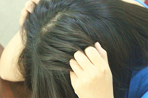 女性第一周怀孕会出现体温升高，同时会伴有烦躁、睡眠不好的症状出现