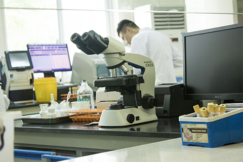 白细胞是人体中的免疫细胞,广泛存在于血管、淋巴以及其他组织中 白细胞是人体中的免疫细胞,广泛存在于血管、淋巴以及其他组织中