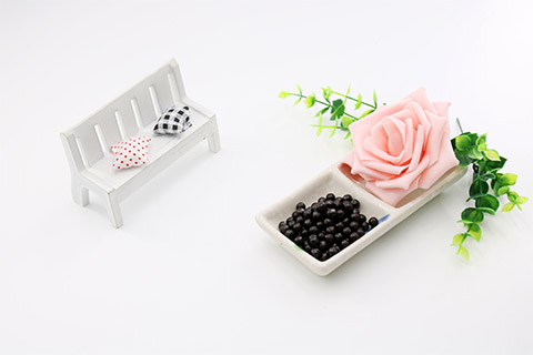 月经不调可以服用一些中成药进行治疗，如艾附暖宫丸、当归丸等