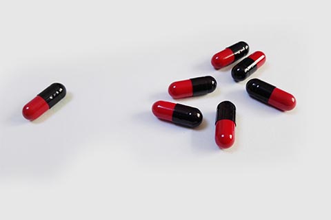 智齿炎症比较严重的可以在含漱消炎药物的同时服用一些消炎类的药物进行治疗