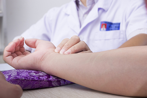 月经推迟，身体还伴有其它不适