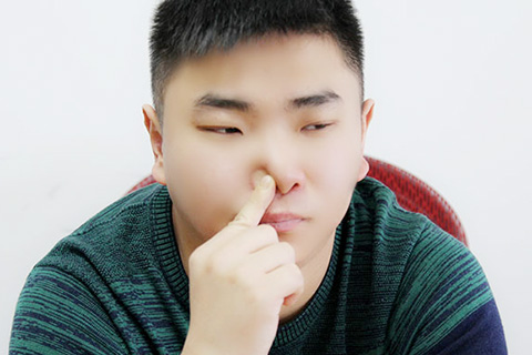 过敏性鼻炎在老年人身上常见，但要是过敏性体质的人，也很容易被过敏性鼻炎所困扰
