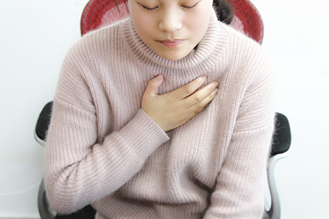 在刚刚怀孕时有恶心症状是正常的生理现象