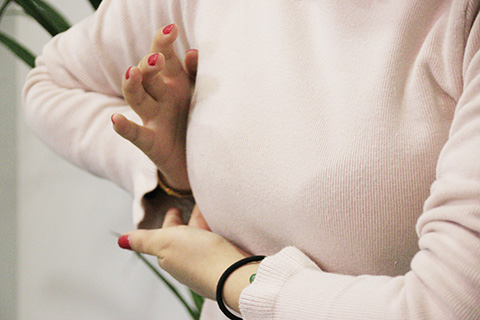 引起怀孕期间孕妇胸痛的病理性原因