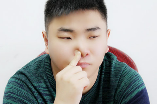 在生活中出现感冒是很平常的一件事，特别是在季节交换的时候，尤其在春季，是流感爆发的季节，患上感冒的人群非常的多