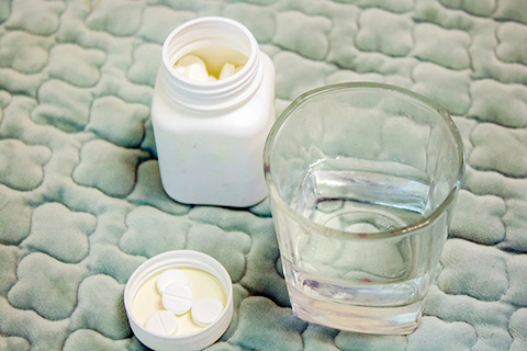 女性月经期出现痛经，吃什么缓解疼痛比较好