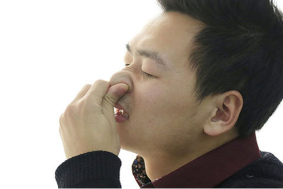 长痘是由于毛囊皮脂腺堵塞所引起炎症反应