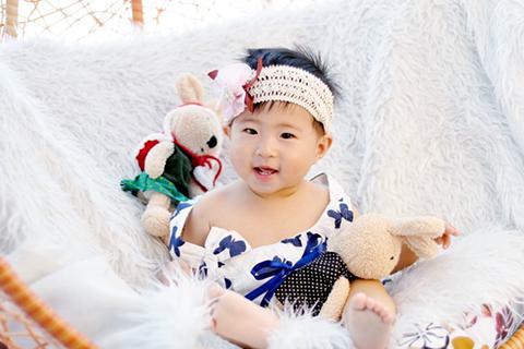 如果宝宝长时间的出现鼻窦炎就可能会引起鼻塞，这个时候宝宝很容易出现大脑缺氧的情况