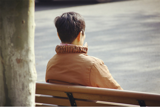 早期常出现近期记忆障碍